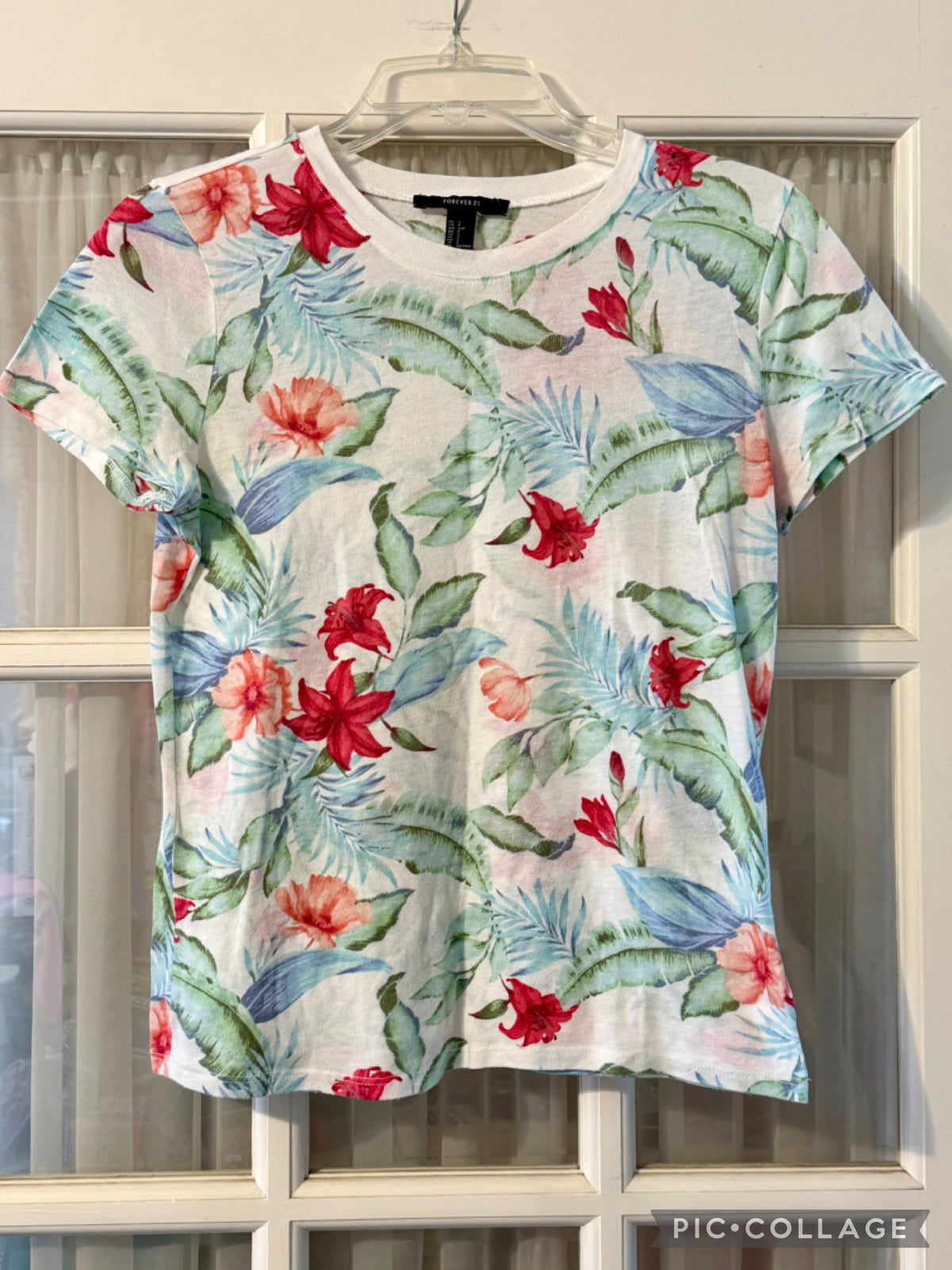 Forever 21 floral SS top -white with flowers