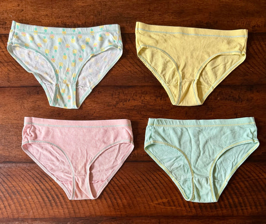 Hanes- size 6 -GUC; 4 pairs - size Youth - 6 (S)