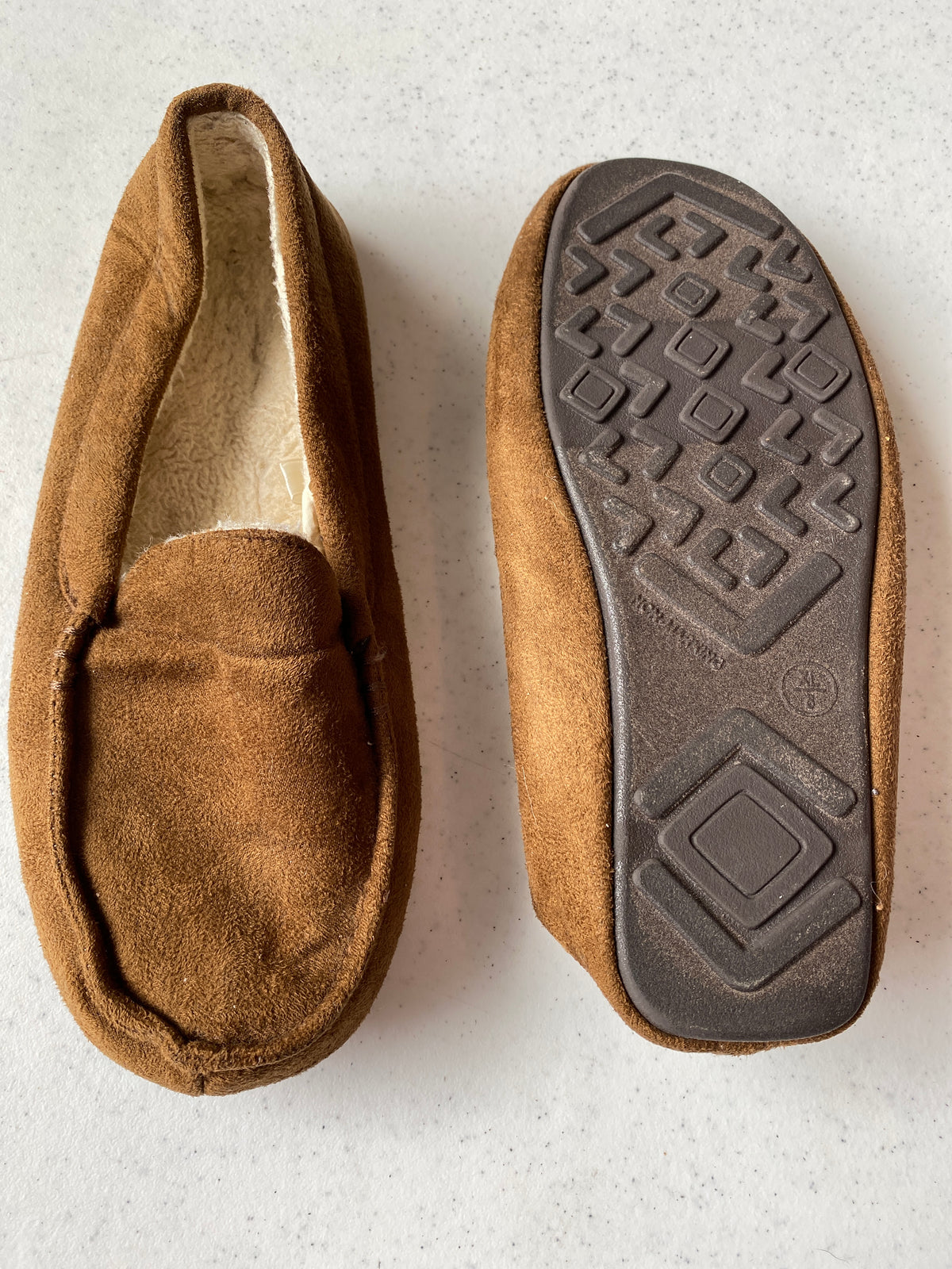 Tan suede slippers - size Shoes - Adult 6