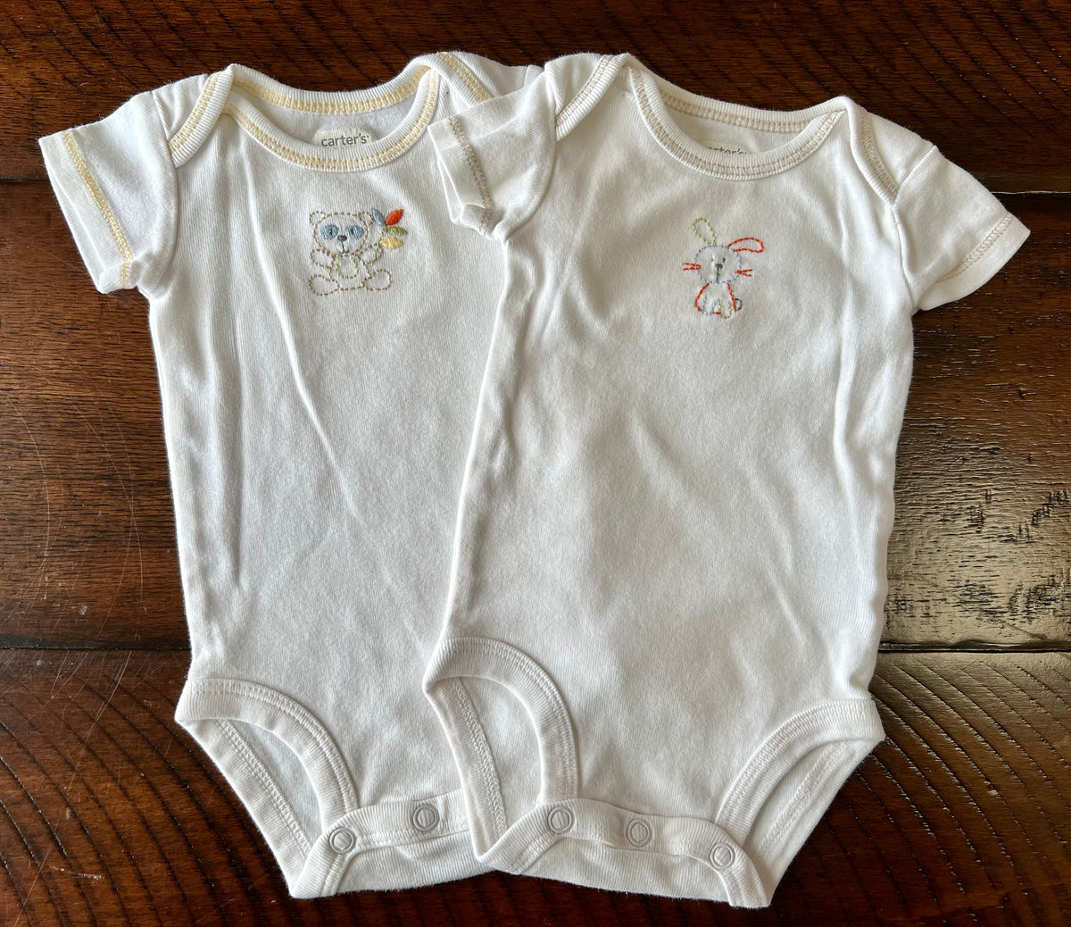 2- Carter's onesies sweet bear + cute rabbit - size Month - Newborn
