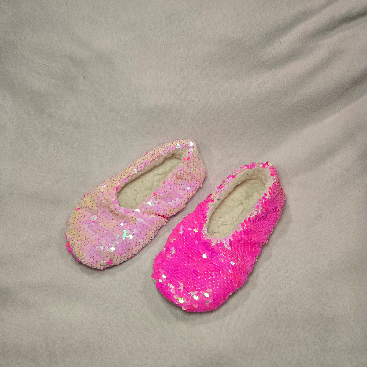 Fuzzy light/dark flip Pink sequin Slippers - size Shoes - Toddler 10