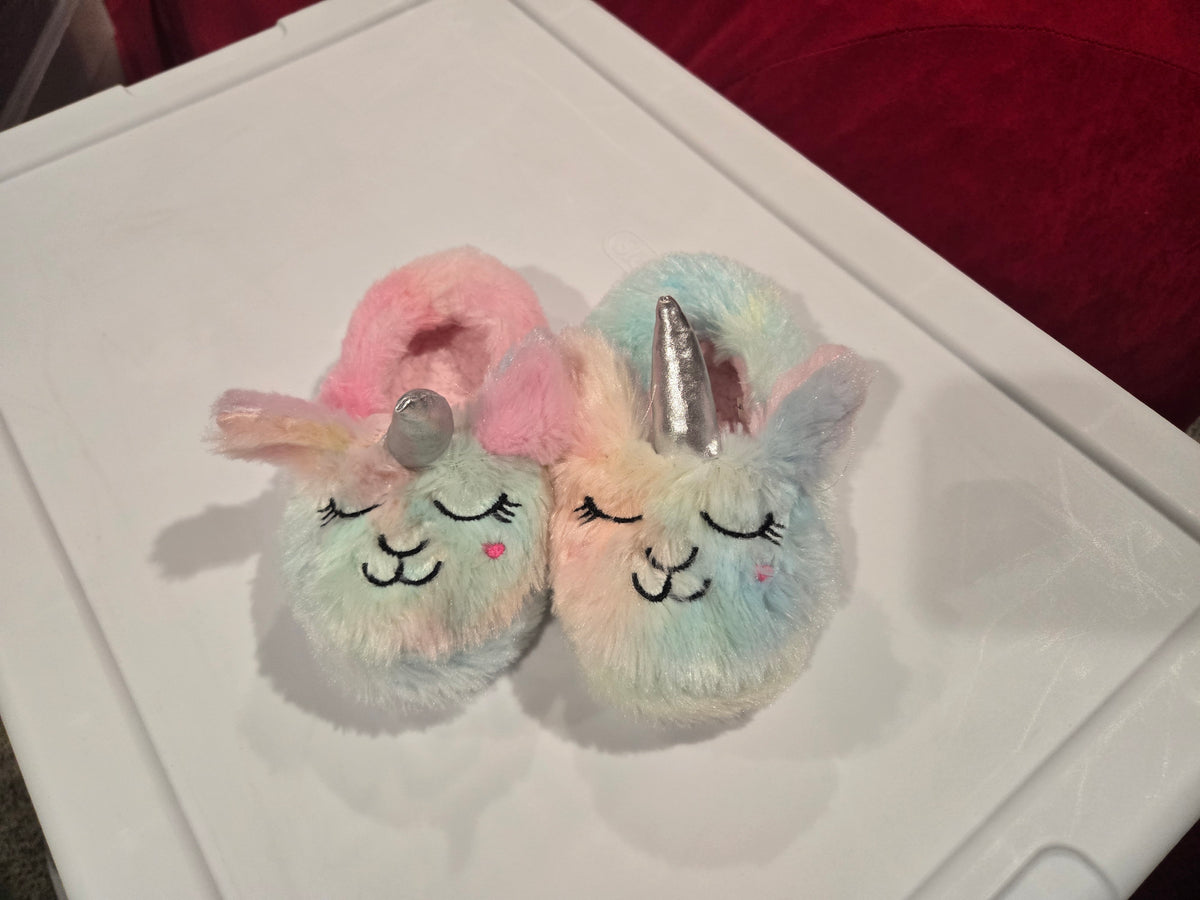 Unicorn slippers, VGUC - size Shoes - Toddler 6
