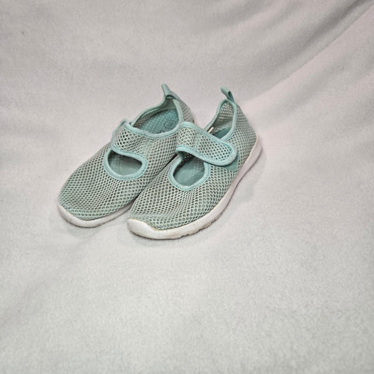 Cat&jack blue mesh water shoe/sandal, GUC - size Shoes - Toddler 9