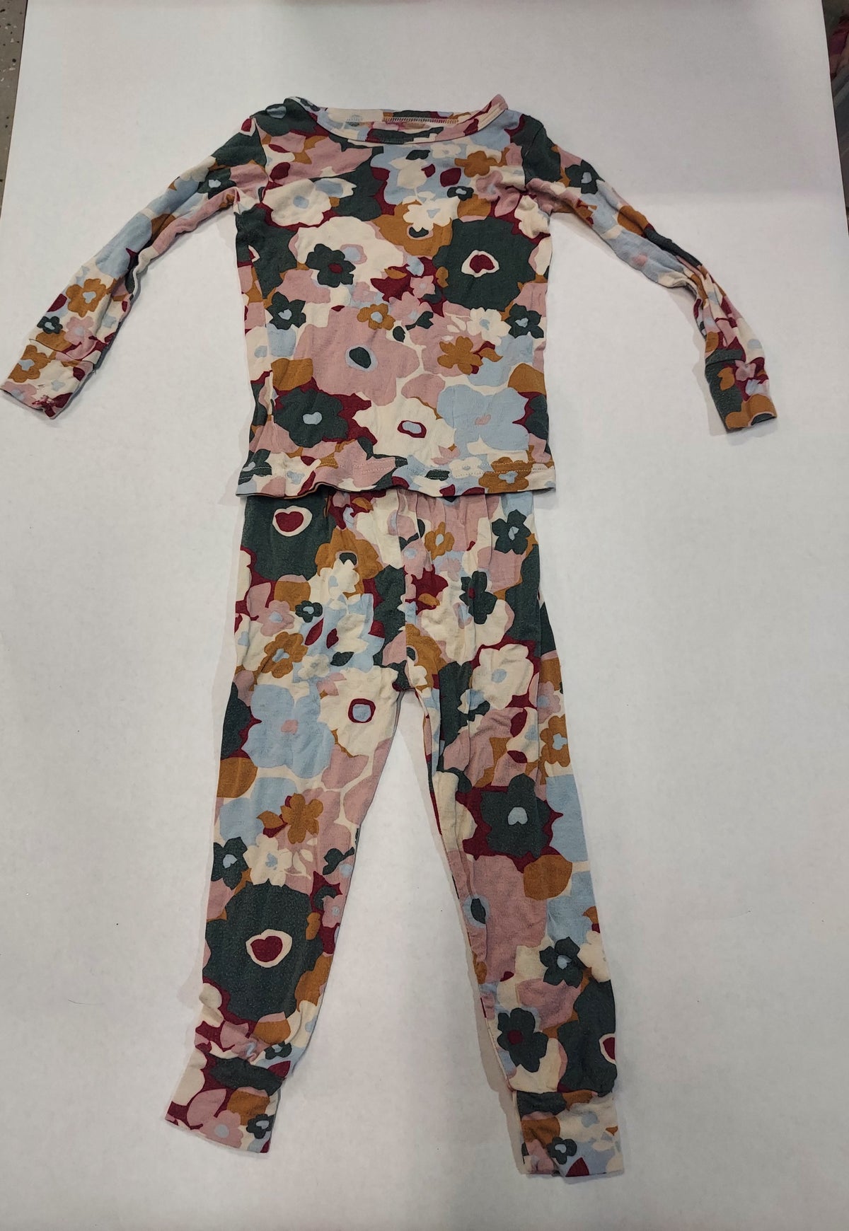 L/S Dark Floral PJs Carters 18M - size Month - 12-18 / 18M