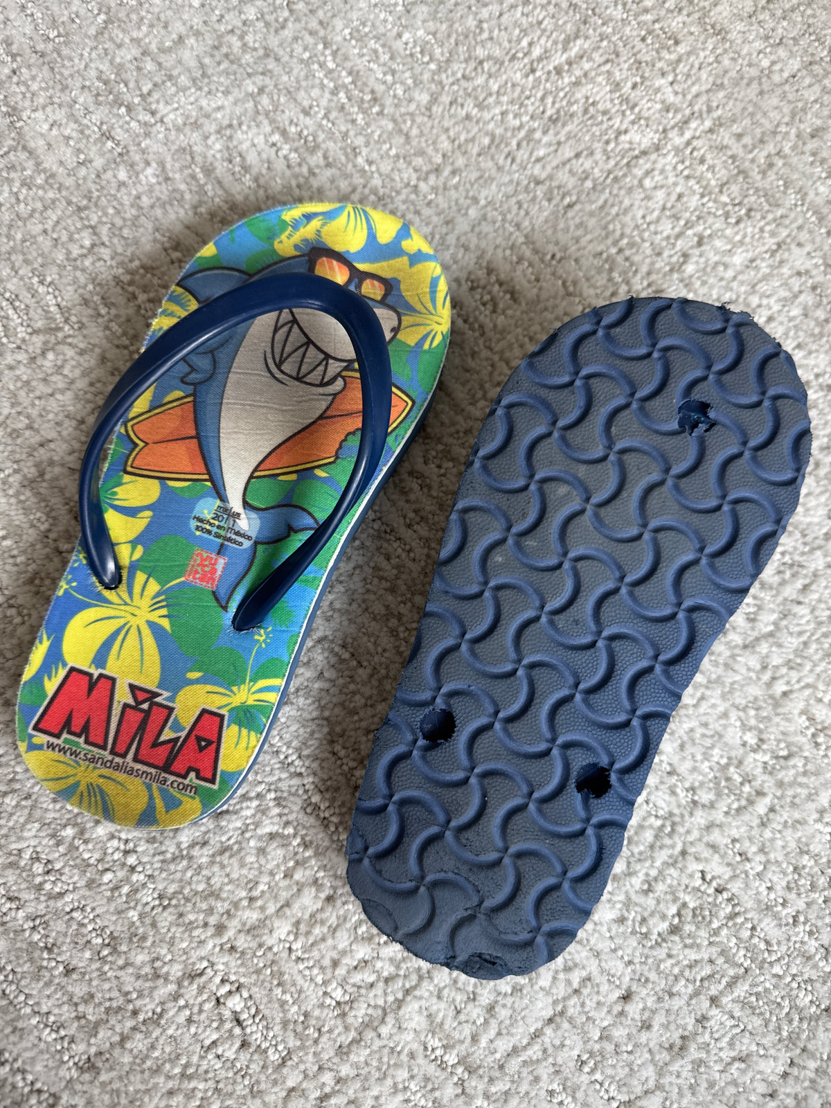 Flip flops sz1 GUC so cute - size Shoes - Kids 1