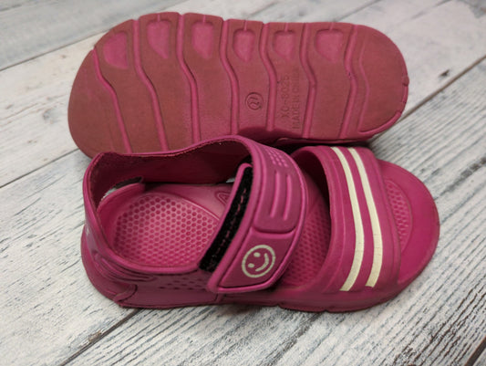 G Pink Rubbery Sandals - size Shoes - Toddler 7