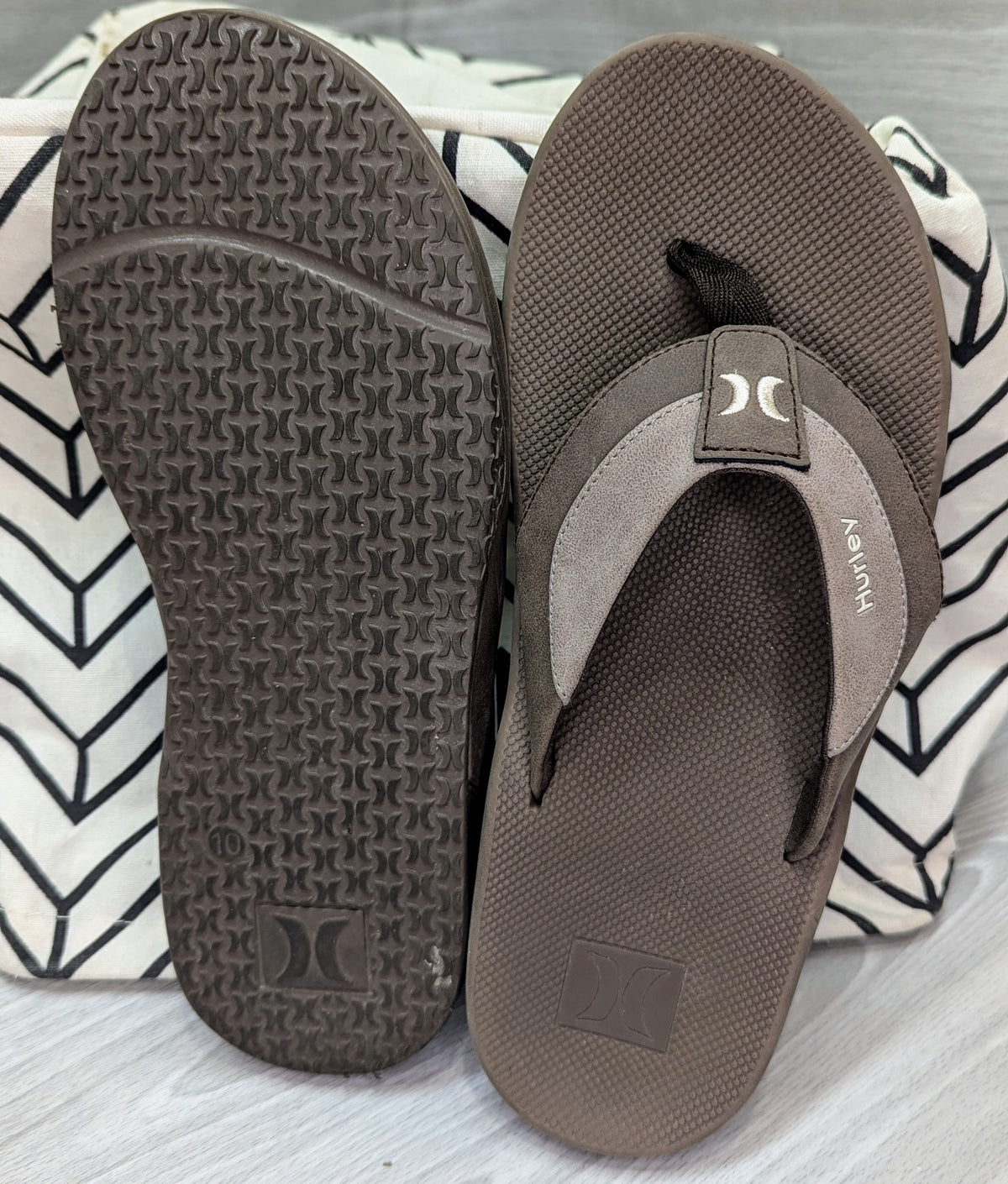 EUC Hurley Brown Rubbery Flip Flop - size Shoes - Adult 10