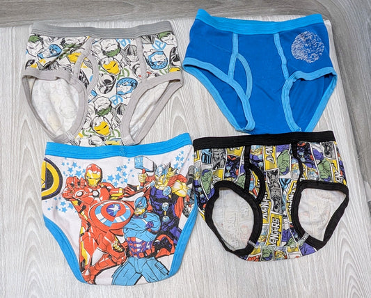 Marvel Avengers Briefs - size Youth - 8 (M)