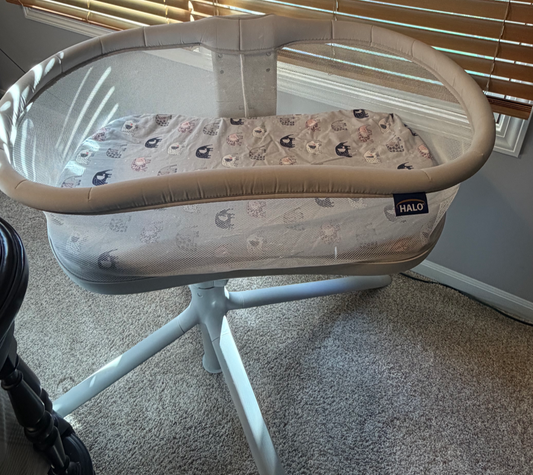 Halo Bassinet Swivel Sleeper 3.0, Easy lower