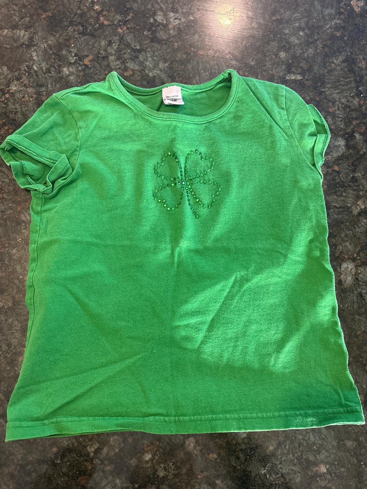 7/8 4 leaf clover, st Pattys day top - size Youth - 7 (S)