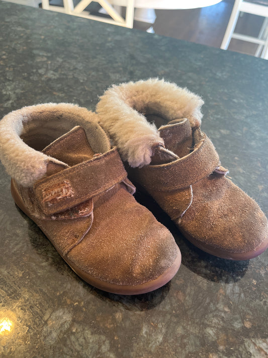 UGGS very used condition Replaced fur - size Shoes - Toddler 11