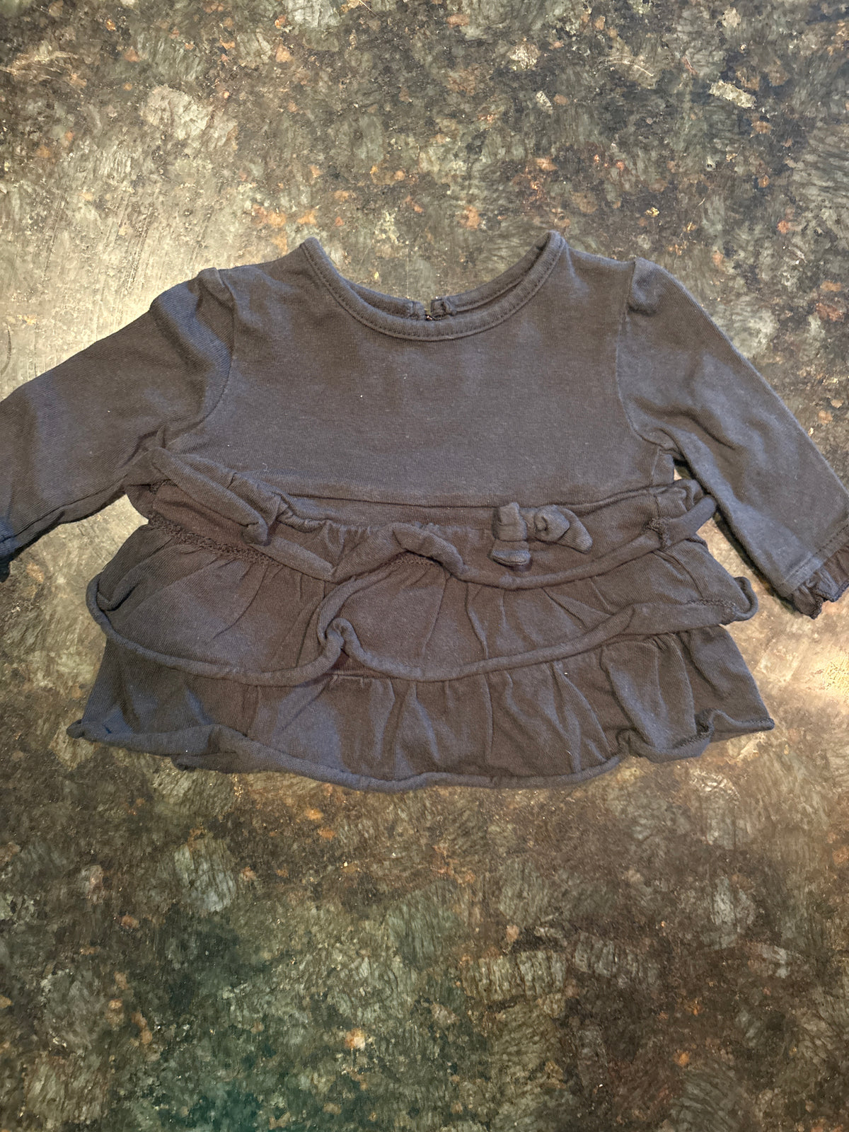 Black top, faded - size Month - 0-3 / 3M