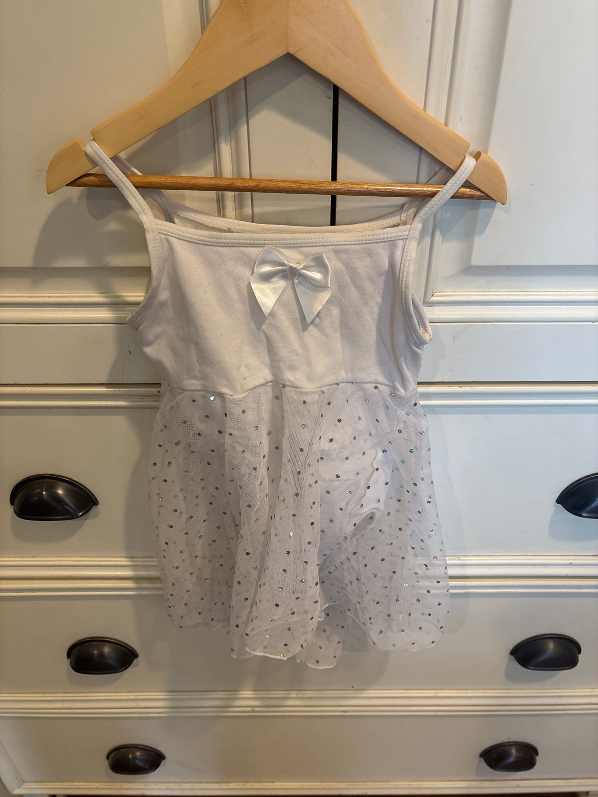 6/7 white ballet Leotard - size Youth - 6 (S)