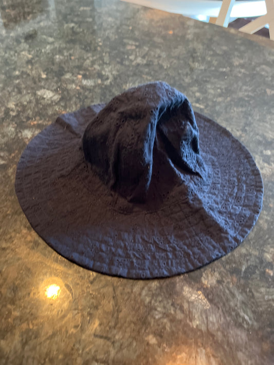 Gap Small Hat for Baby - size Month - 6-9 / 9M