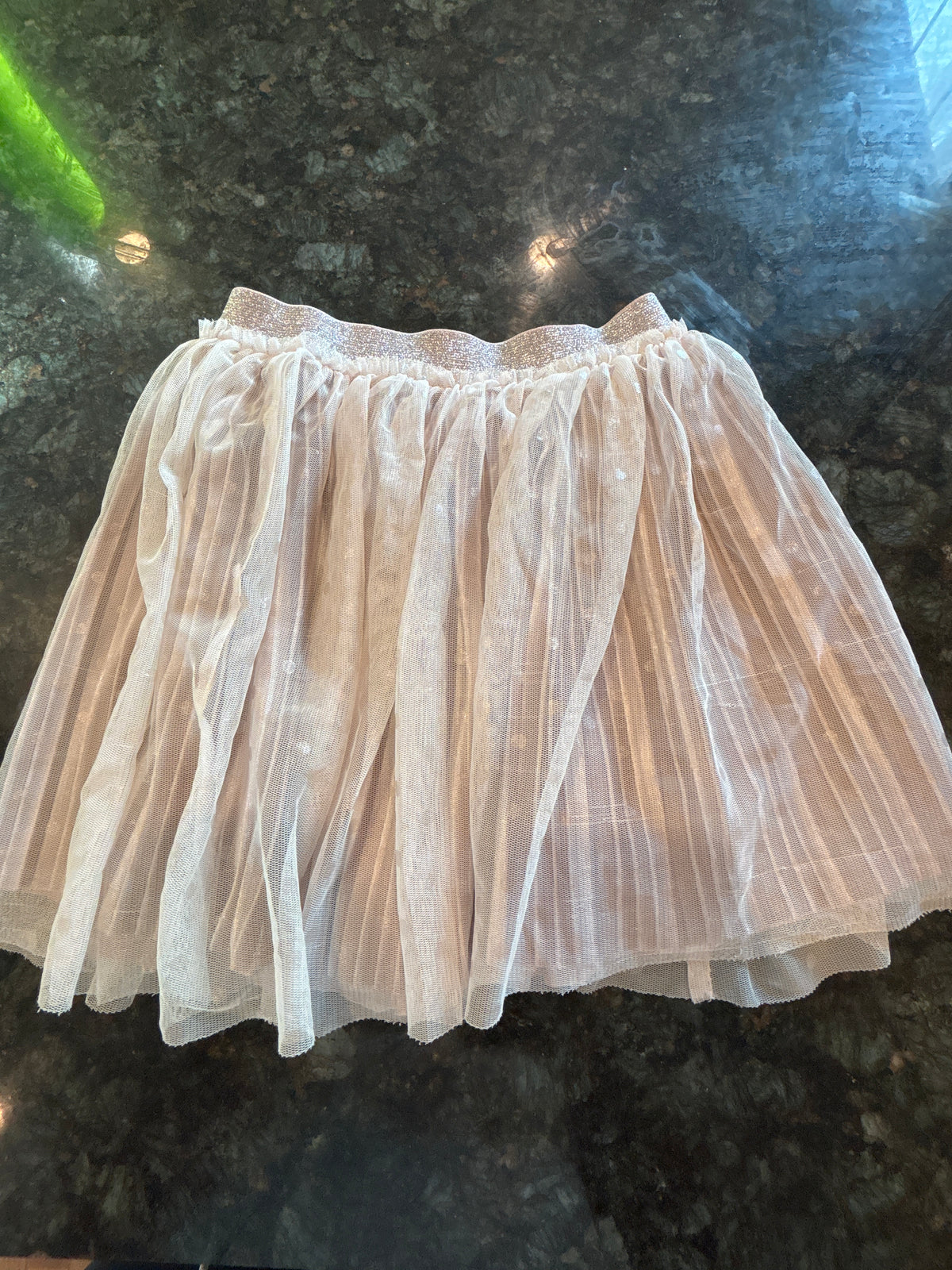 6/6x skirt, a couple Pulls, spots - size Youth - 6 (S)