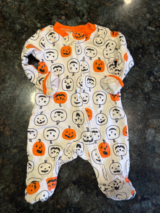 Halloween PJs Slight collar discolor - size Month - Newborn