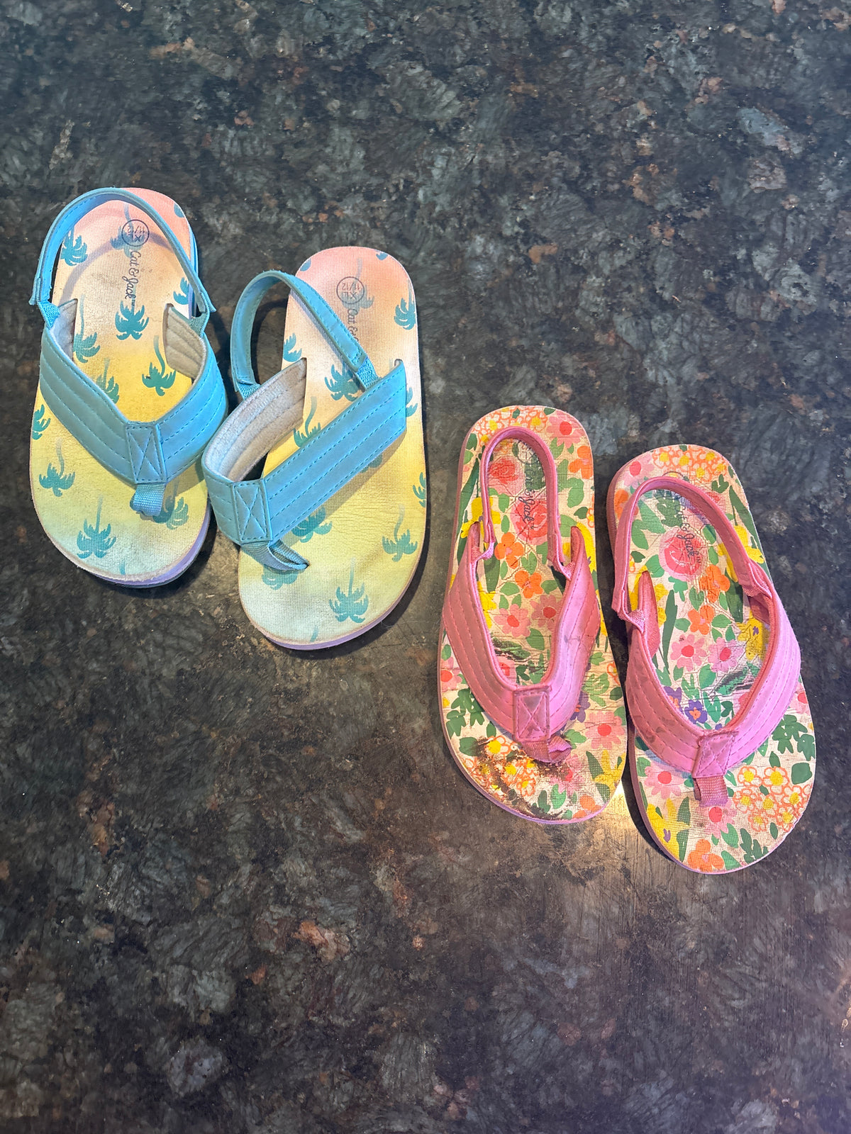 Cat & Jack Flip Flops 11/12- worn - size Shoes - Kids 12