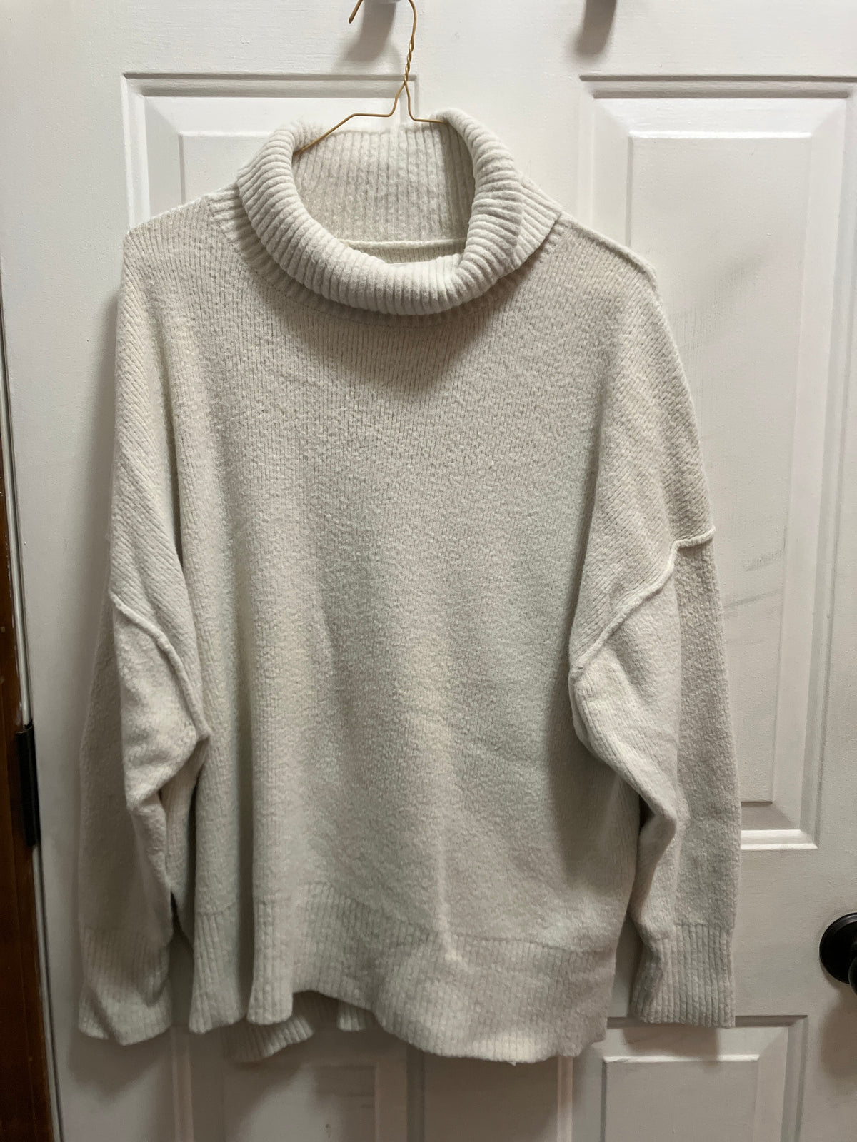 EC white sweater Aerie - size Junior - L (11/13)