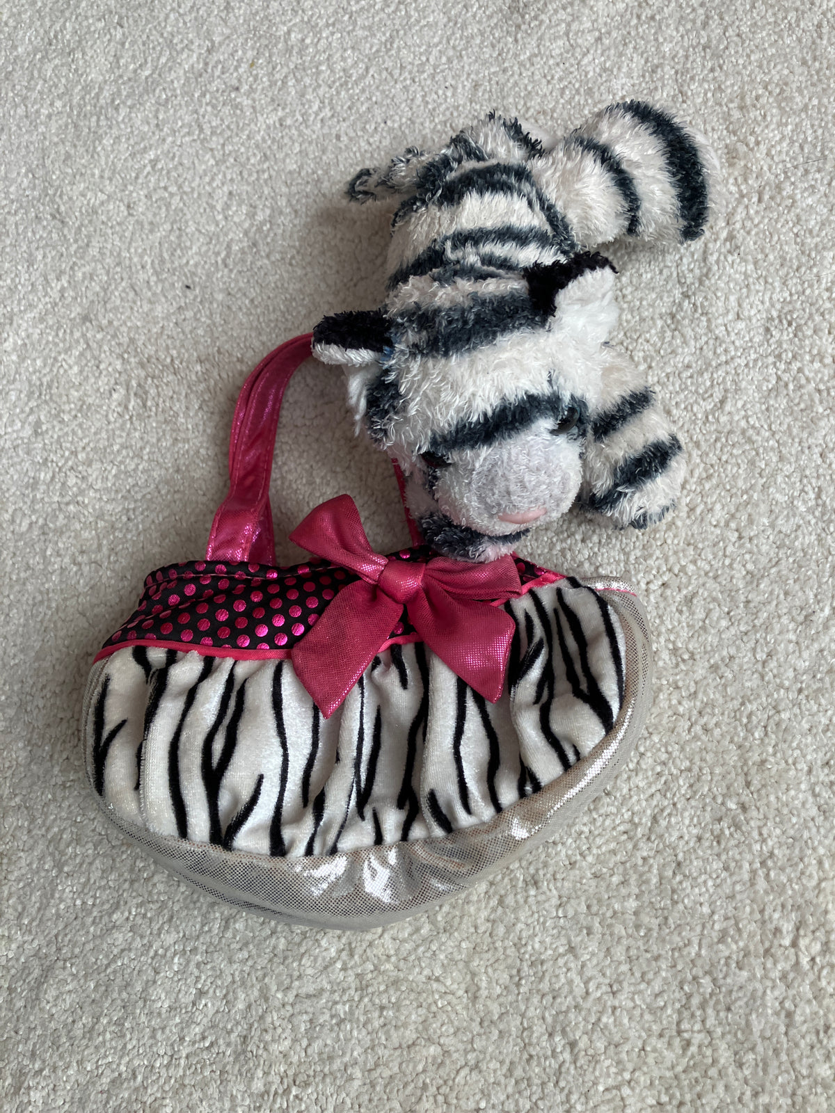 GC white tiger and purse To carry it