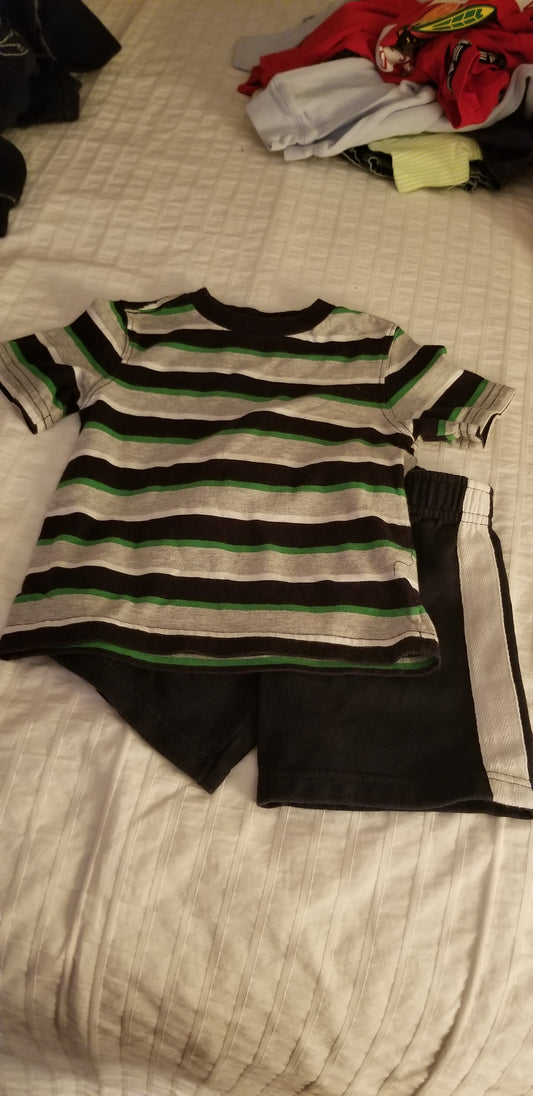 2 Piece Short Set Sz 18m Clean, no stains - size Month - 12-18 / 18M