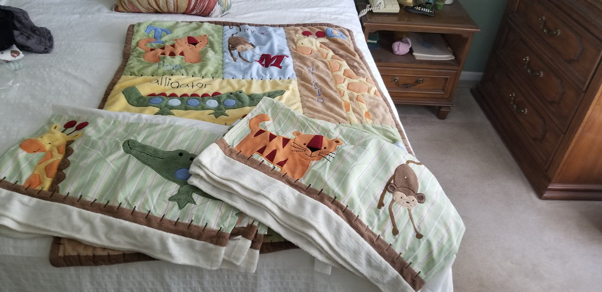 Twin Crib Skirts ++ Blanket included - size Month - 0-12