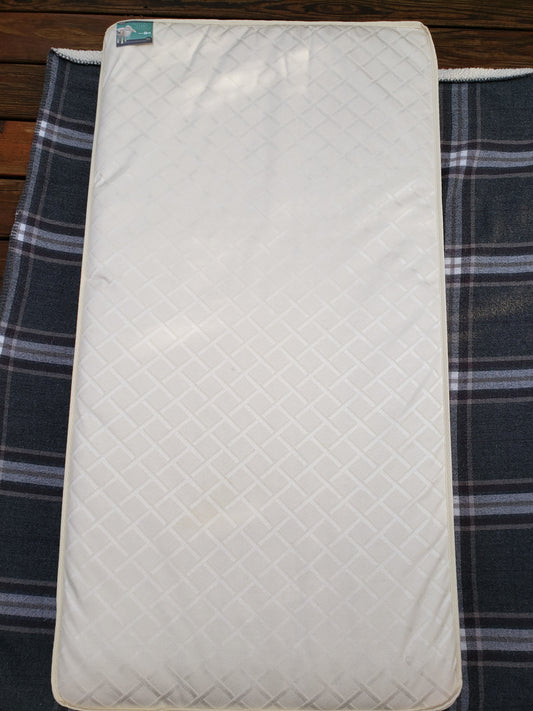 Serta Natural Start crib Mattress EUC 27.5x52x7
