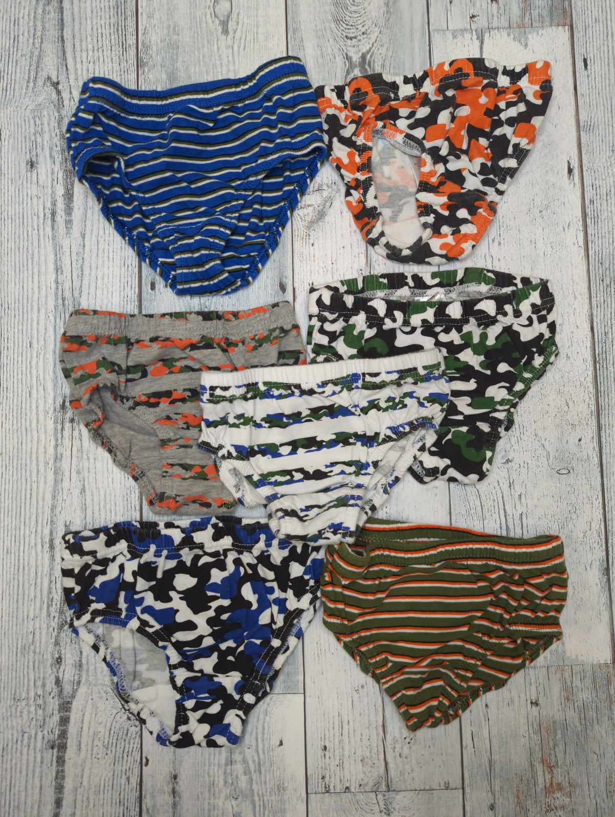 Primark 7 pairs undies Fits like a 2T - size Toddler - 2T