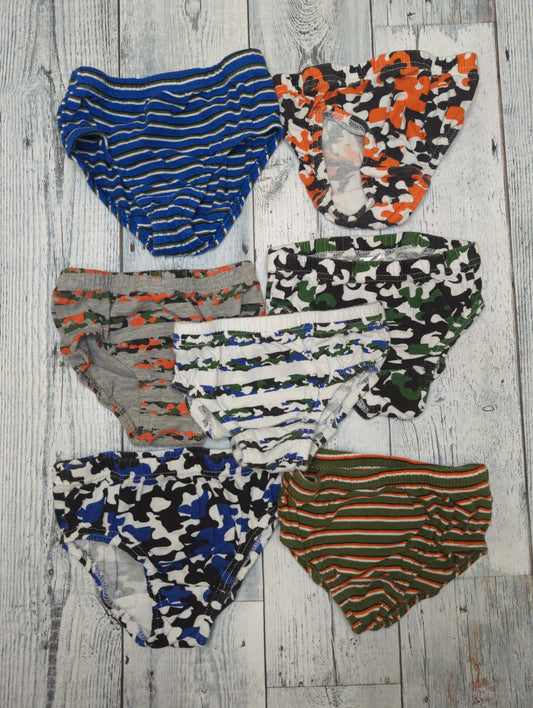 Primark 7 pairs undies Fits like a 2T - size Toddler - 2T